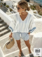 Cargar imagen en el visor de la galería, Conjunto de 2 piezas de verano con estampado de lino a rayas azul y blanco para mujer, top de manga de murciélago holgado y shorts, conjunto casual estilizante