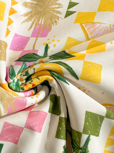 Traje de baño de una pieza con cuello cuadrado, volantes y estampado tropical