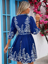 Cargar imagen en el visor de la galería, Vestido corto casual y fresco para mujer con estampado floral, cuello en V, mangas farol, estilo europeo tropical, elegante boho, azul floral, para vacaciones y otoño