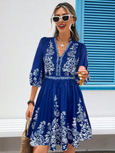 Cargar imagen en el visor de la galería, Vestido corto casual y fresco para mujer con estampado floral, cuello en V, mangas farol, estilo europeo tropical, elegante boho, azul floral, para vacaciones y otoño