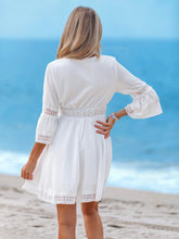 Cargar imagen en el visor de la galería, Vestido mini corto blanco para mujer, estilo boho bohemio romántico y elegante, con encaje, patchwork y mangas acampanadas, para otoño, vacaciones, graduación, concierto, rave y festival