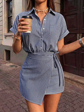 Cargar imagen en el visor de la galería, Vestido corto casual estilo preppy para mujer con estampado a rayas azul &amp; blanco y lazo