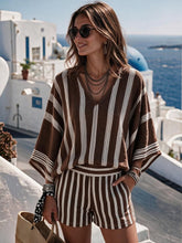 Cargar imagen en el visor de la galería, Conjunto de 2 piezas de verano con estampado de lino a rayas azul y blanco para mujer, top de manga de murciélago holgado y shorts, conjunto casual estilizante - Café integral