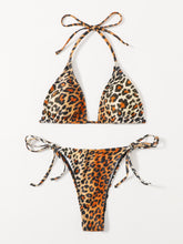 Cargar imagen en el visor de la galería, 👙Bikini con cord&oacute;n lateral tri&aacute;ngulo de leopardo    Caribe Beachwear